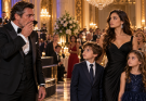 DIX ANS APRÈS M’AVOIR JETÉ 30 EUROS AU VISAGE ALORS QUE J’ÉTAIS ENCEINTE DE JUMEAUX, MON EX-MARI MILLIARDAIRE A DÉCLARÉ À LA TÉLÉVISION N’AVOIR JAMAIS EU D’ENFANTS… MAIS LORSQUE JE SUIS ENTRÉE À SON GALA AVEC NOS JUMEAUX, SON SOURIRE S’EST EFFACÉ ET TOUT SON EMPIRE A COMMENCÉ À TREMBLER !