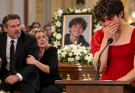 Le meilleur ami de mon fils est venu à ses funérailles en robe rouge… La promesse qu’il a révélée a bouleversé toute la chapelle. Do you like this personality?
